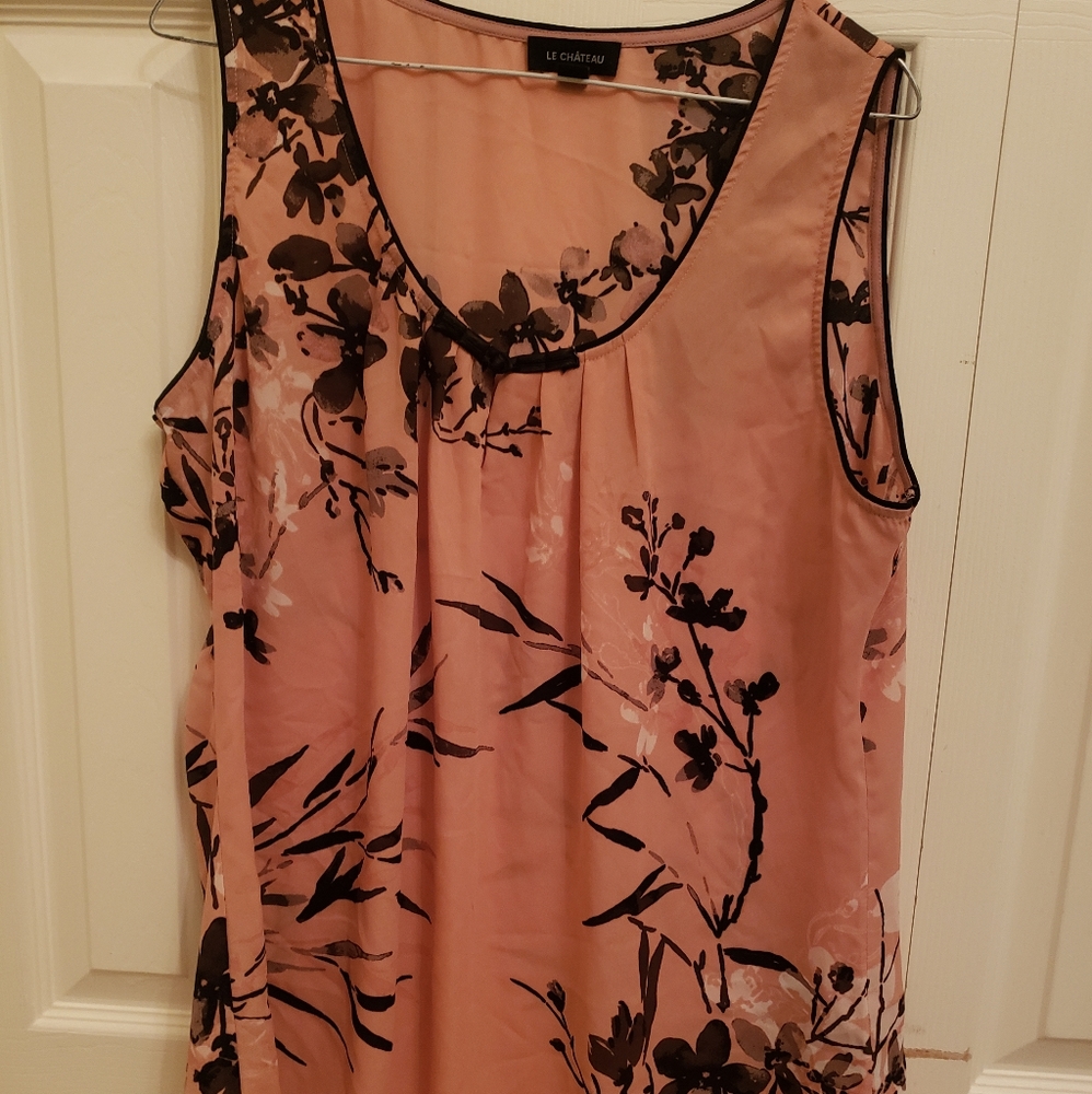 Beautiful sleeveless blouse from Le Chateau, size XL